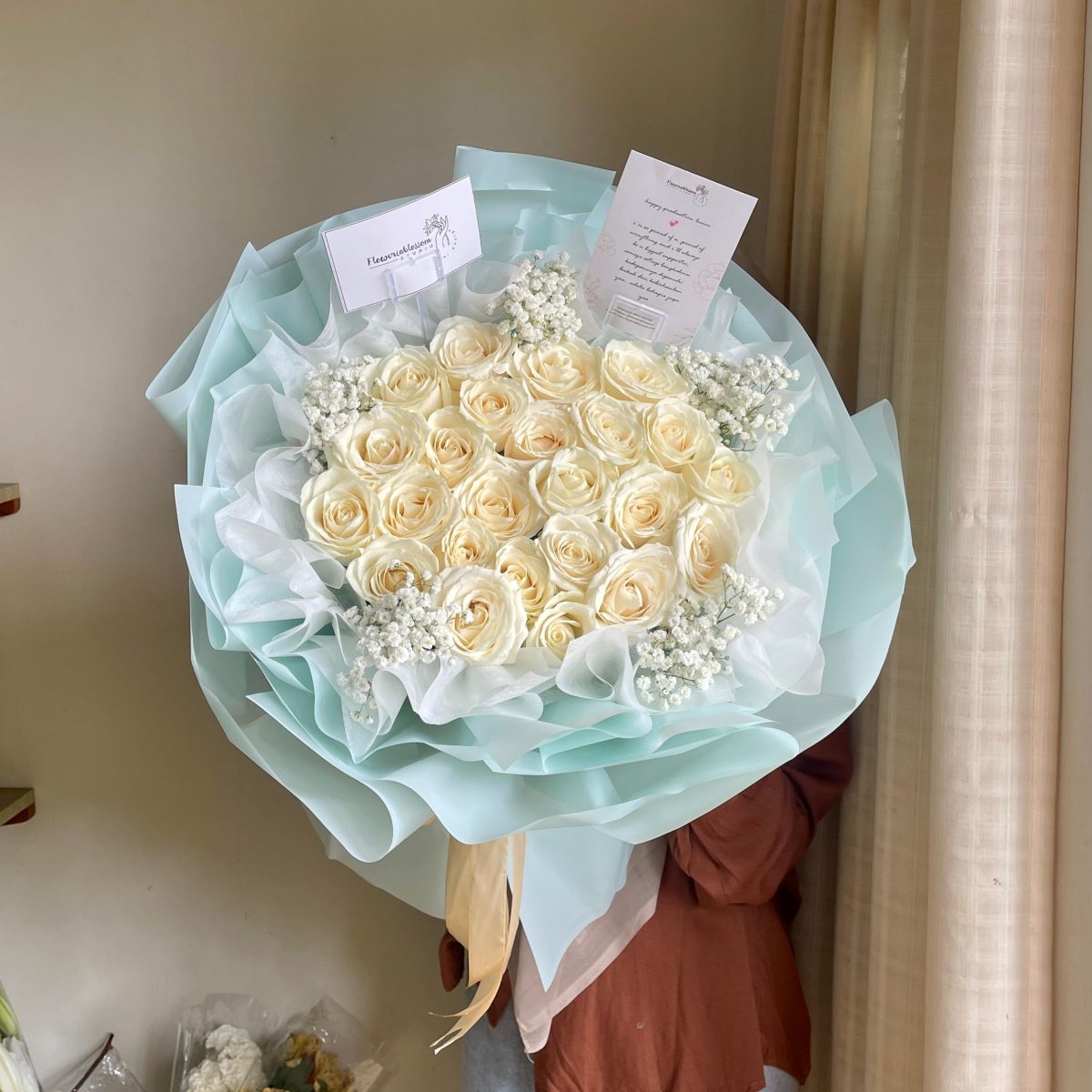 Round Bouquet Roses view 4