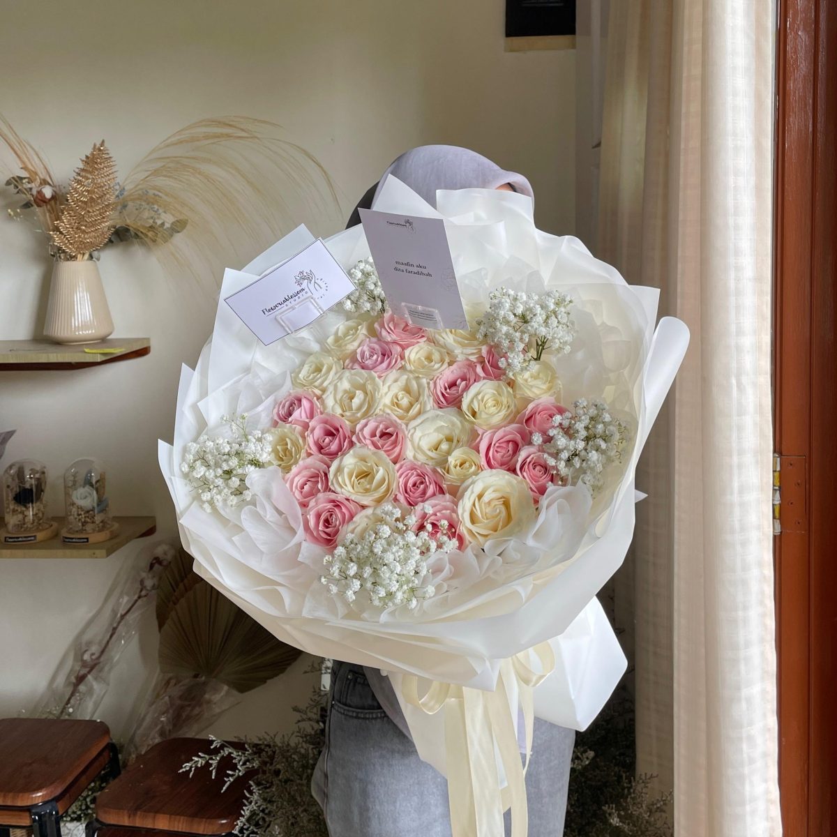 Round Bouquet Roses view 5