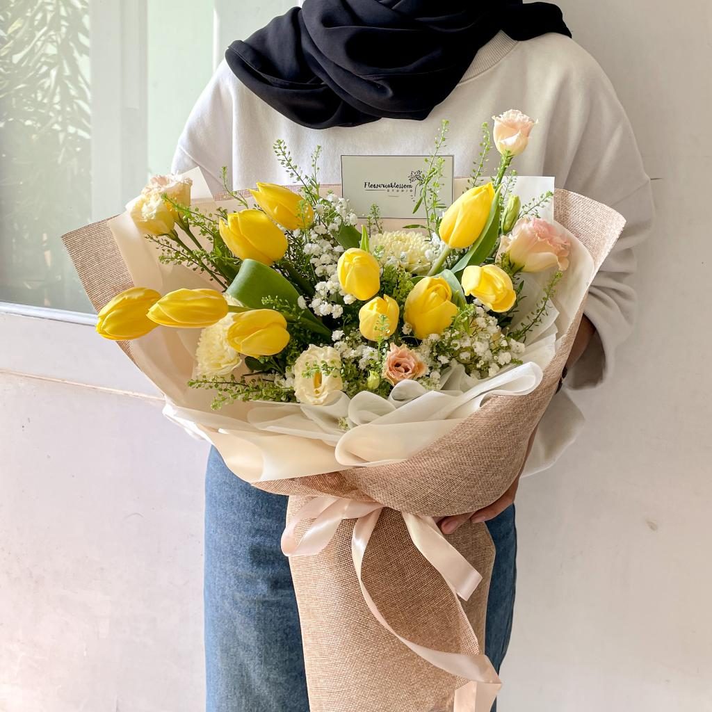 10 Stems of Tulip ( feat Lisianthus) bouquet